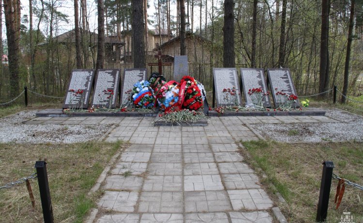 Братское захоронение советских воинов